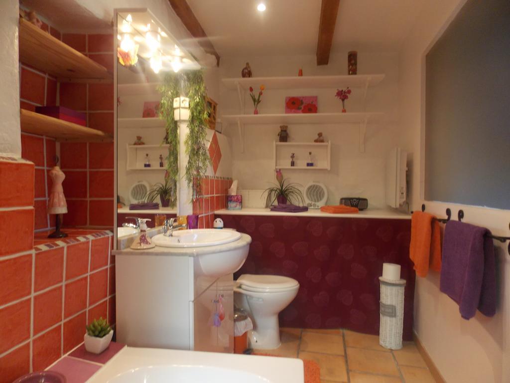 La Maison Du Bonheur Aups Habitación foto